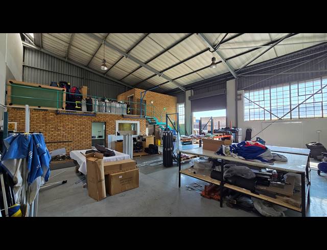 1,239M² WAREHOUSE TO LET IN SPARTAN